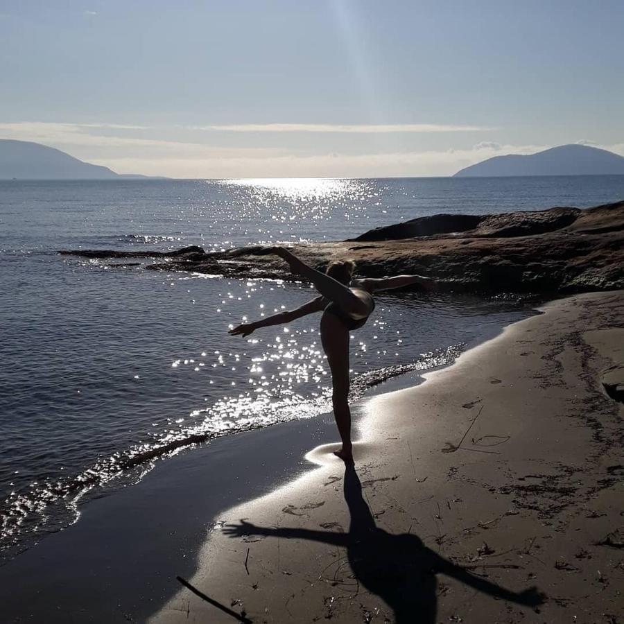 Pinegroove Hostel Vlora ภายนอก รูปภาพ