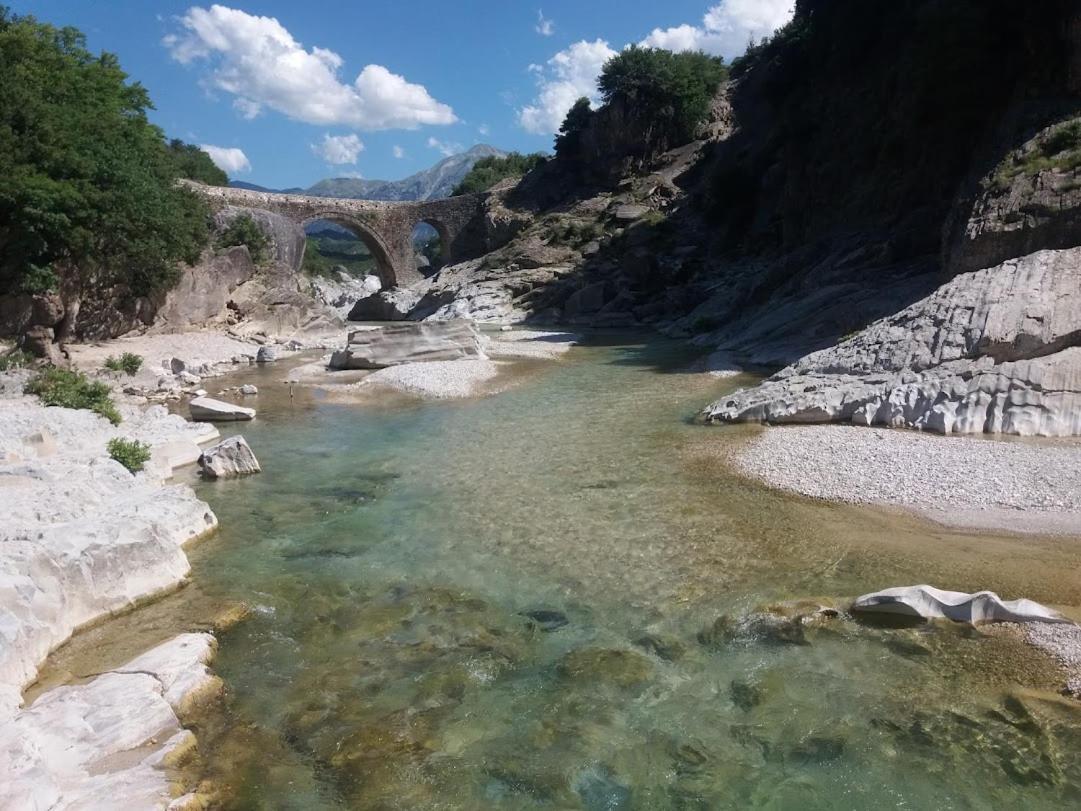 Pinegroove Hostel Vlora ภายนอก รูปภาพ